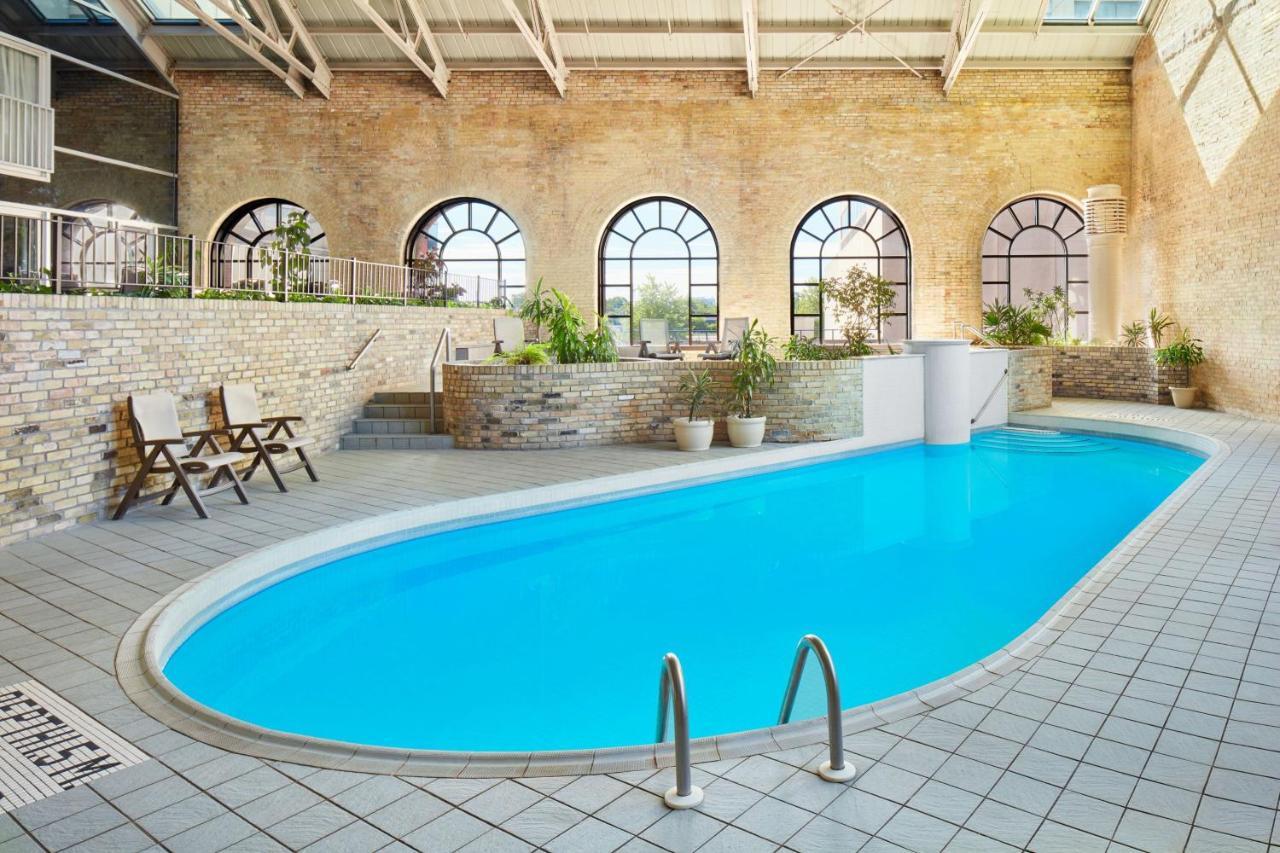 Delta Hotels By Marriott London Armouries Eksteriør bilde