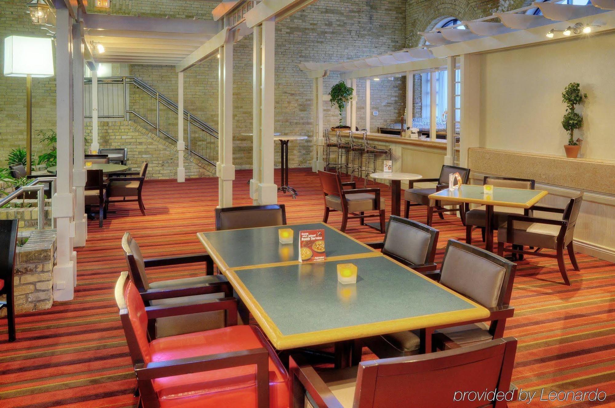 Delta Hotels By Marriott London Armouries Restaurant bilde